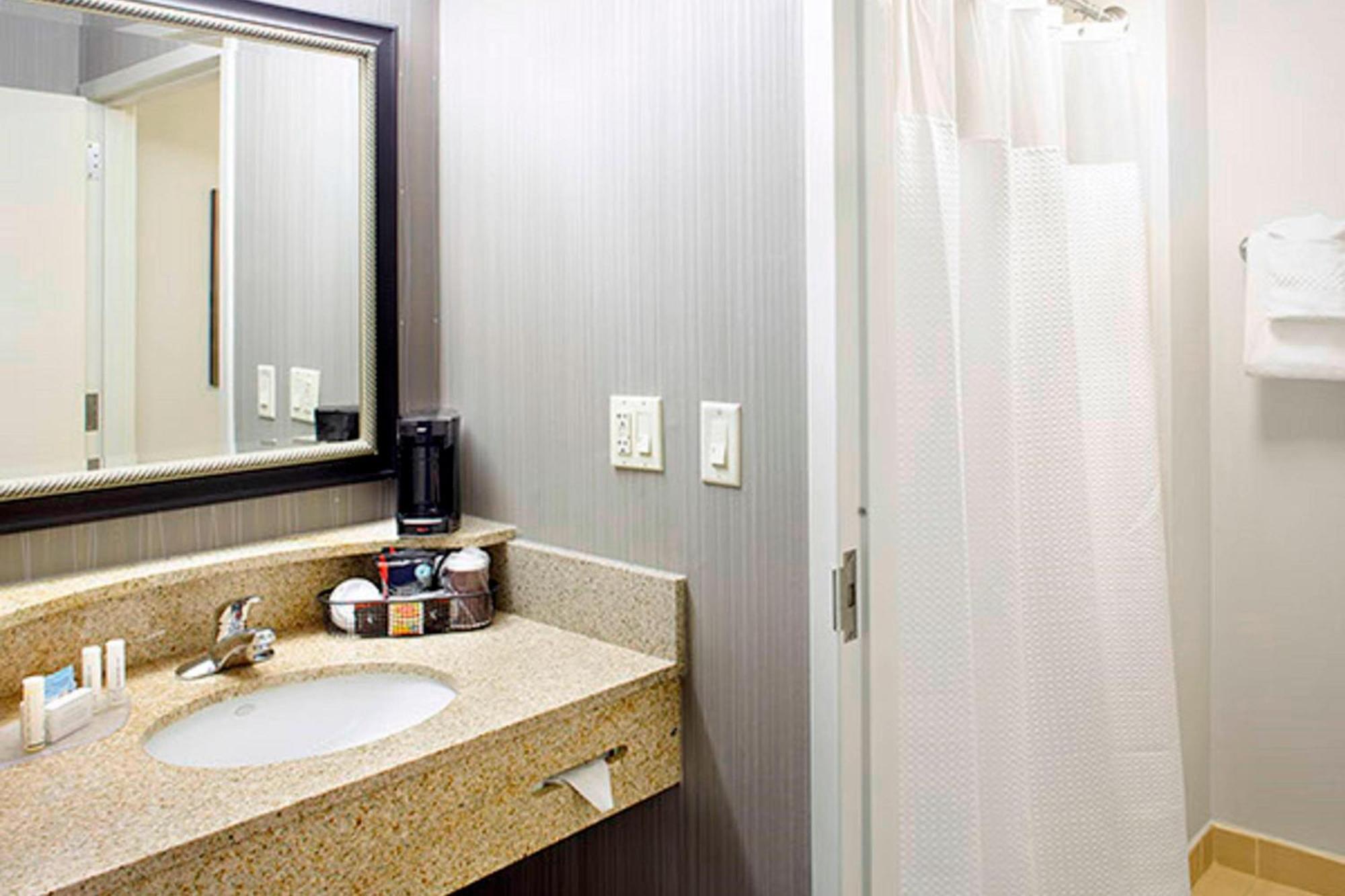 Courtyard By Marriott Akron Stow Exterior foto